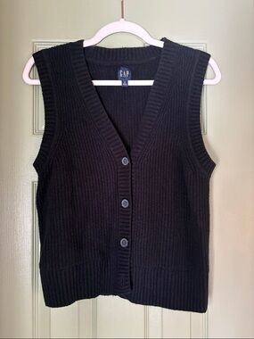 GAP Black Ribbed V-Neck Buttoned Sweater Vest